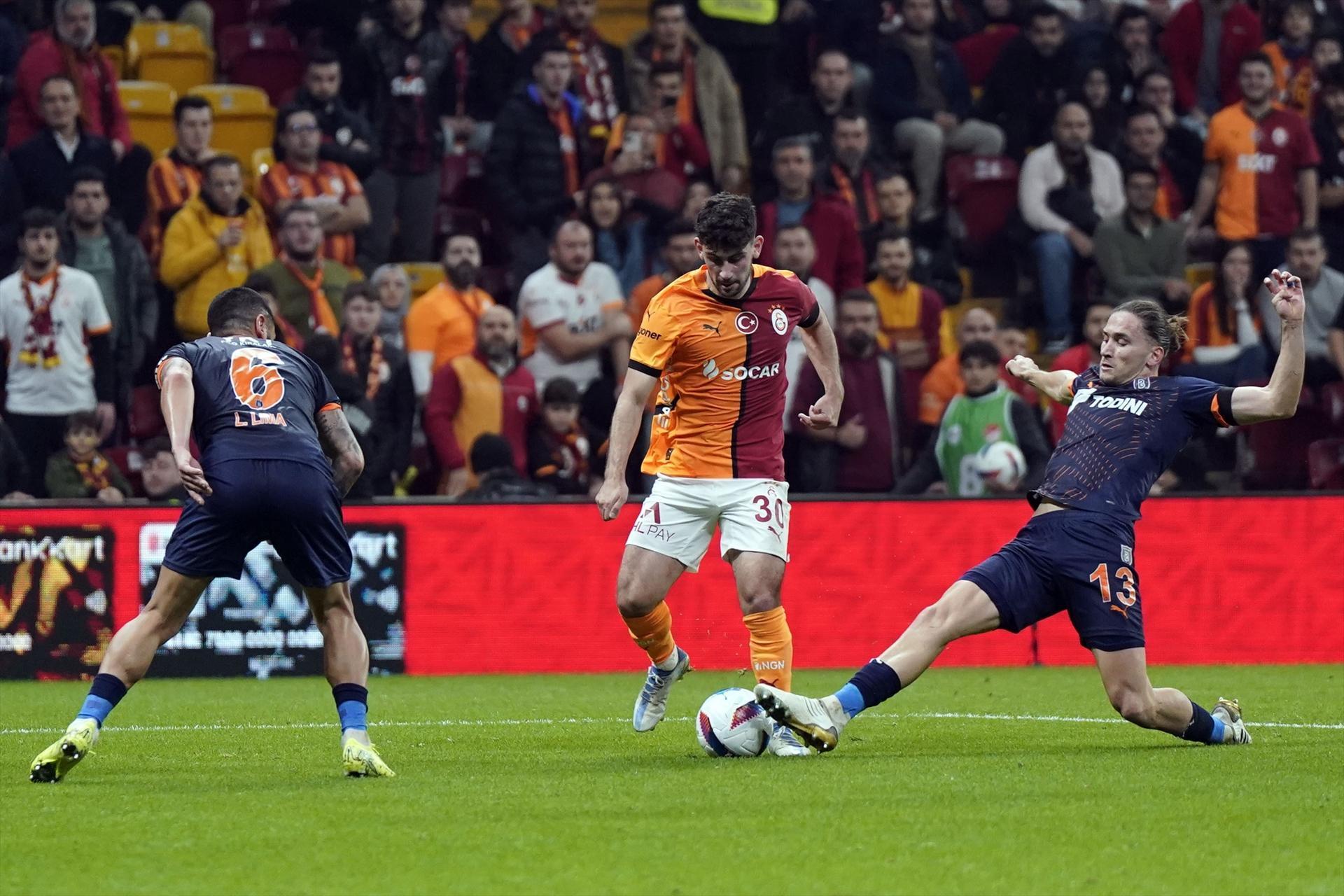 galatasaray basaksehir macindan one cikan fotograflar 5 zhFn97Aa