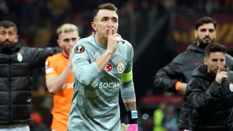 galatasarayda muslera veda dedi 3YSNOfbg