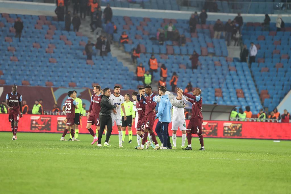 trabzonspor alanyaspor macinda kavga cikti huseyin cimsir yerde kaldi 10 wUJuhzUa