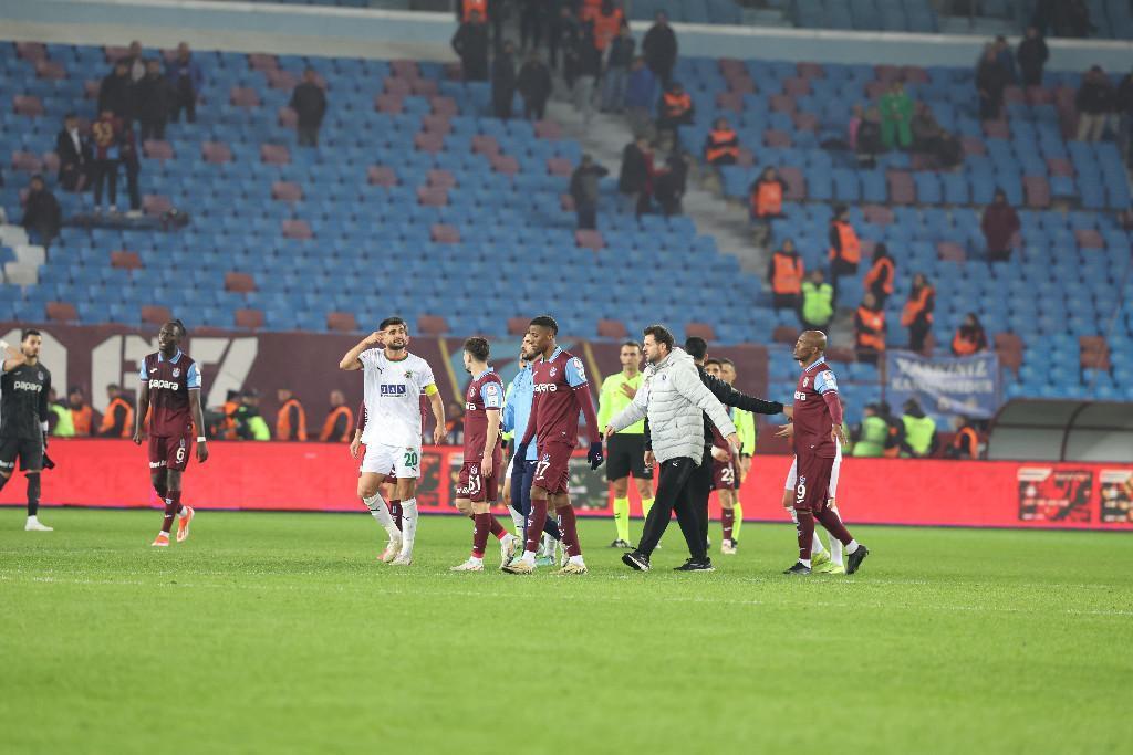 trabzonspor alanyaspor macinda kavga cikti huseyin cimsir yerde kaldi 12 jXa13X7H