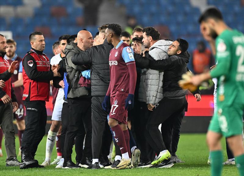 trabzonspor alanyaspor macinda kavga cikti huseyin cimsir yerde kaldi 5 dcZUXlZK