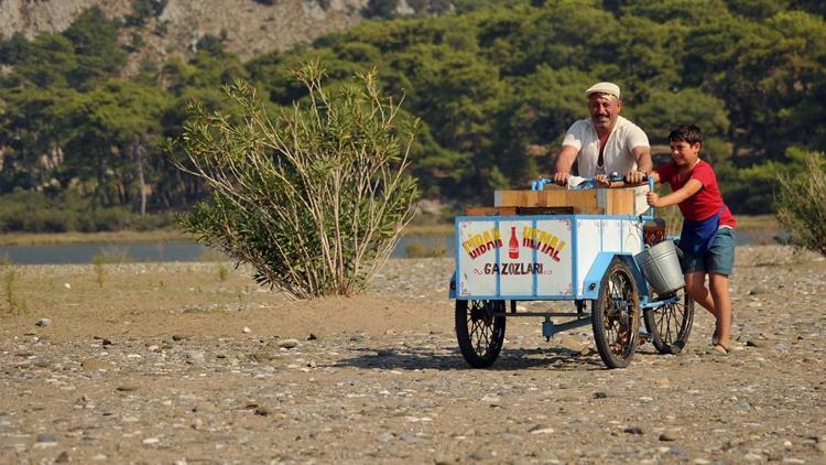 iftarlik gazoz konusu ve oyunculari iftarlik gazoz filmi ne zaman ve nerede cekildi blWmQtn8