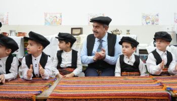 bakan miniklerin etkinligine katildi SDUq6xwk
