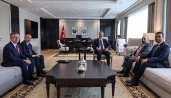 disisleri bakani hakan fidan bae disisleri bakanligi devlet bakani merar ile bir araya geldi UAfag14T