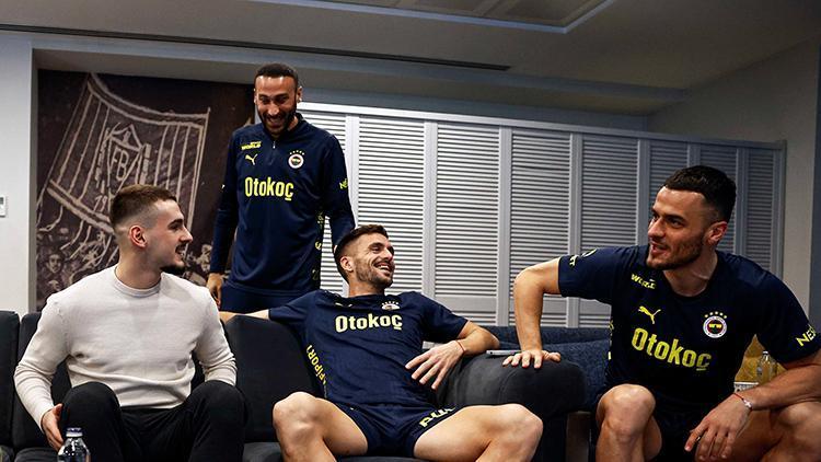 fenerbahcenin yeni transferi mimovic takim arkadaslariyla bir araya geldi j466jKjw