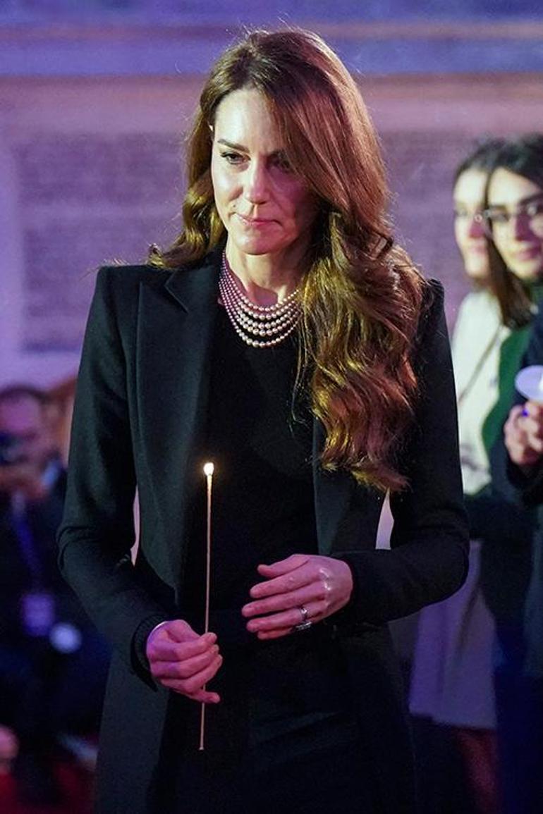 kralice bunu evine bile sokmazdi boynuna sahte incileri dizmis 0 KKtR4LBR