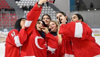 milliler kadinlar 18 yas alti buz hokeyi dunya sampiyonasi altin madalya kazandi jRKRRDtY