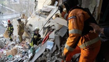 rusya ukraynada apartmani vurdu 4 kisi hayatini kaybetti m3i1Ztnd