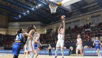 a milli kadin basketbol takimi izlandayi devirdi 5te 5 yapti eXQJLNmj