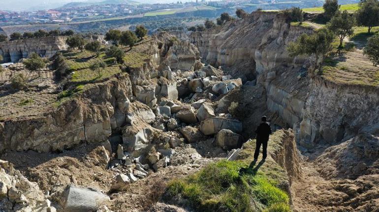 Acının ikinci yıl dönümü: Kıyamet gibiydi! Uzmanlar şimdi de başka bir faya dikkat çekiyor | ‘Doğu-batı yönünde uzun kırıklar gözlemledim’ 6 acinin ikinci yil donumu kiyamet gibiydi uzmanlar simdi de baska bir faya dikkat cekiyor