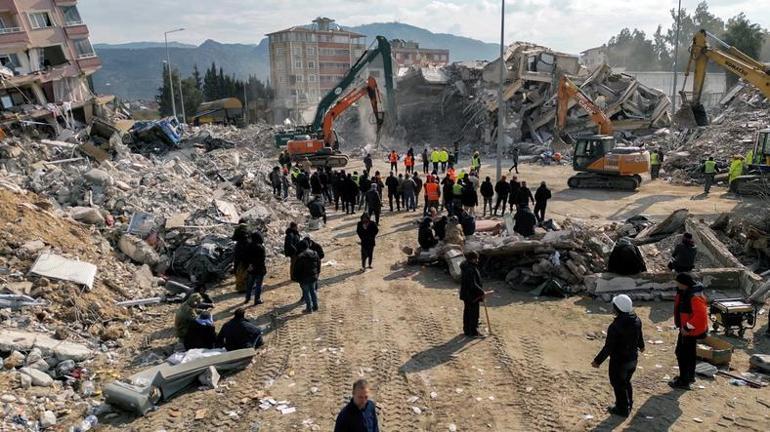 Acının ikinci yıl dönümü: Kıyamet gibiydi! Uzmanlar şimdi de başka bir faya dikkat çekiyor | ‘Doğu-batı yönünde uzun kırıklar gözlemledim’ 5 acinin ikinci yil donumu kiyamet gibiydi uzmanlar simdi de baska bir faya dikkat cekiyor ZLvWHmEB