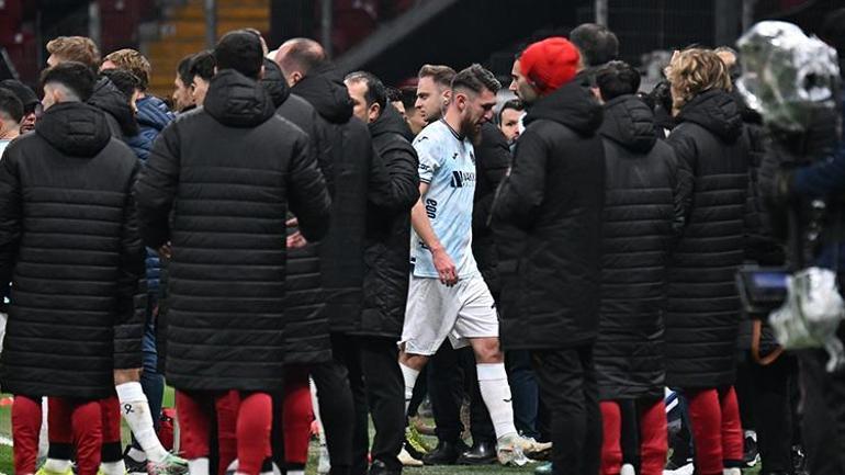 Adana Demirspor'un sahadan çekildiği Galatasaray maçı sonrası sert sözler: 'Oğuzhan Çakır gibi Danimarkalı VAR da futbolu bilmiyor!' 3 adana demirsporun sahadan cekildigi galatasaray maci sonrasi sert sozler oguzhan cakir gibi danimarkali var q4C4nr5e
