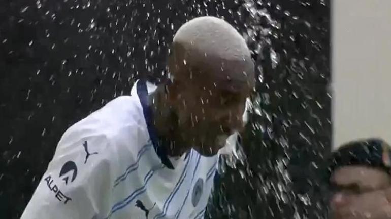 Alanyaspor Fenerbahçe maçında Talisca'ya su şişesi atıldı! 1 alanyaspor fenerbahce macinda taliscaya su sisesi atildi 0 qURjUTX7