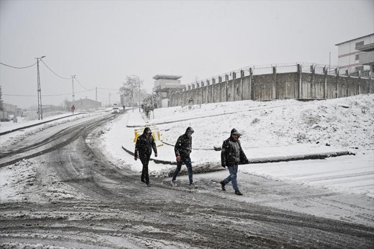 avcilarda yarin okullar tatil mi 11 12 subat avcilarda kar tatili var mi