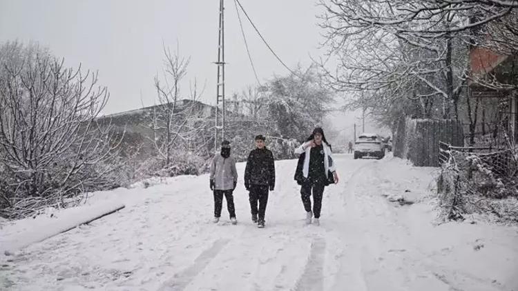 basaksehirde okullar tatil mi 11 12 subat 2025 bugun ve yarin basaksehirde kar tatili var 5p9WqH7b