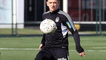 besiktas arroyoyu aldi amiri geri getirdi ekgB64MM