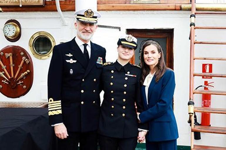 'Bu kız yarın bizi yönetecek' demediler... Burada babasının sözü geçmiyor... Bezi verip temizlik bile yaptırdılar 6 bu kiz yarin bizi yonetecek demediler burada babasinin sozu gecmiyor bezi verip temizlik bile KG4Qh45c
