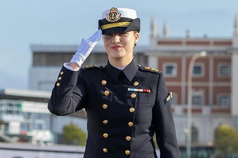 'Bu kız yarın bizi yönetecek' demediler... Burada babasının sözü geçmiyor... Bezi verip temizlik bile yaptırdılar 2 bu kiz yarin bizi yonetecek demediler burada babasinin sozu gecmiyor bezi verip temizlik bile jZF8wsl2