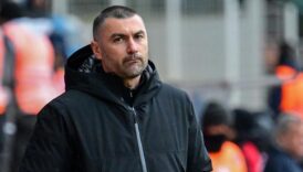 burak yilmaz disari cikmayan topa elle mudahale etti kirmizi kart gordu fenerbahce macinda yok bWg6XqA4