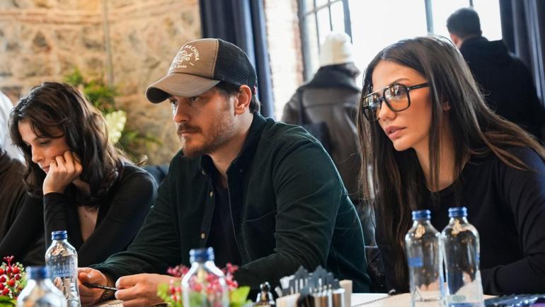 Çağatay Ulusoy ve Demet Özdemir 'Eşref Rüya' ile çok konuşulacak! 1 cagatay ulusoy ve demet ozdemir esref ruya ile cok konusulacak 0 XnN4r4nO