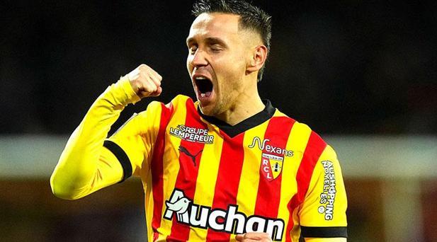 CANLI | Galatasaray'a transferde hem müjde hem ret! Sağ bek operasyonunda üst üste gelişmeler... 1 canli