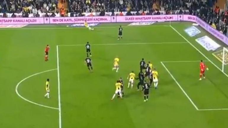 Fenerbahçe - Rizespor maçında tansiyon bir anda yükseldi! 45+8: VAR kontrolü, penaltı, kırmızı kart ve gol! 1 fenerbahce rizespor macinda tansiyon bir anda yukseldi 458 var kontrolu penalti kirmizi kart ubDK5hR1