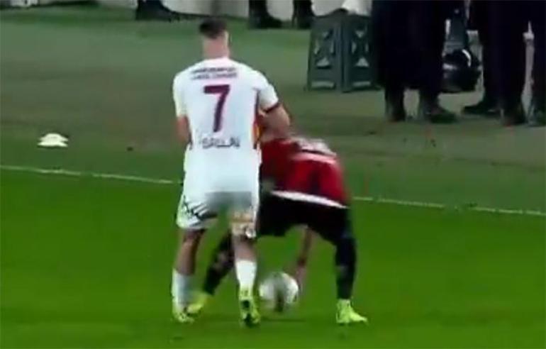 Fırat Aydınus, Gaziantep - Galatasaray maçındaki hakem kararlarını değerlendirdi: Penaltı itirazı, golde ofsayt ve Sallai'nin pozisyonu 3 firat aydinus gaziantep galatasaray macindaki hakem kararlarini degerlendirdi penalti itirazi golde ofsayt ve BRPDqAUs
