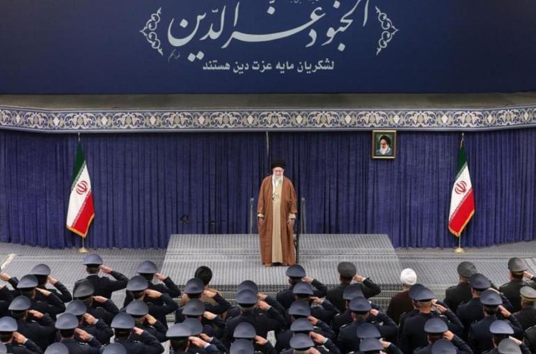 Hamaney ABD'ye kapıyı kapattı: Tehdide tehdit ile karşılık veririz 1 hamaney abdye kapiyi kapatti tehdide tehdit ile karsilik veririz 0 Q2kfACA3