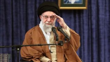 hamaney abdye kapiyi kapatti tehdide tehdit ile karsilik veririz JMPZA1ys