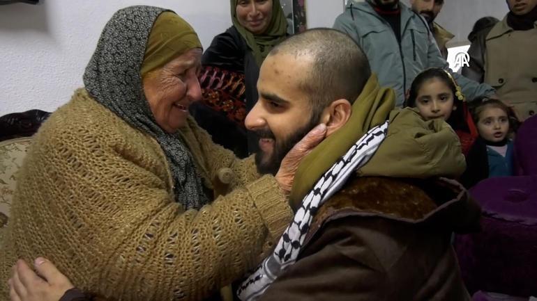 israilin serbest biraktigi filistinli esirler gazze seridine ulasti 0 2lGsYAXW