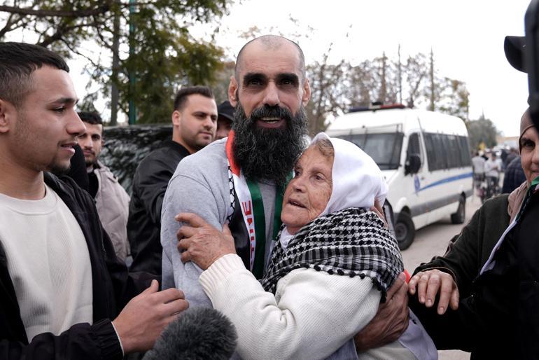 israilin serbest biraktigi filistinli esirler gazze seridine ulasti 9 6hhqNJh1