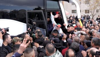 israilin serbest biraktigi filistinli esirler gazze seridine ulasti eiUKKkNU