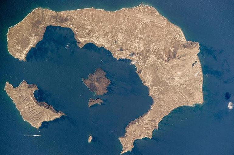 'Kolumbo parlarsa işimiz biter evladım' 1650 yılında Ege'de ne yaşandı? Gökten yağan küller, taşlar Anadolu topraklarına ulaşmıştı... 1 kolumbo parlarsa isimiz biter evladim 1650 yilinda egede ne yasandi gokten yagan kuller taslar