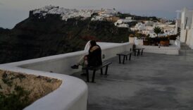 komsu besik gibi sallanmaya devam ediyor yarim saatte 8 deprem turistler tedirgin leNYsdkw
