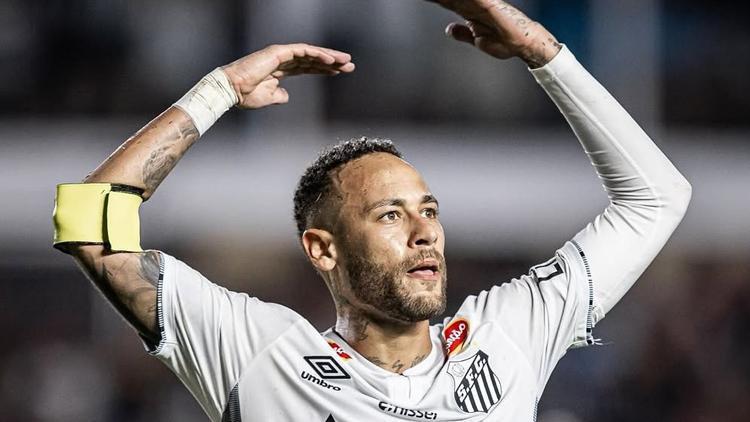 neymar santos formasiyla sahalara geri dondu
