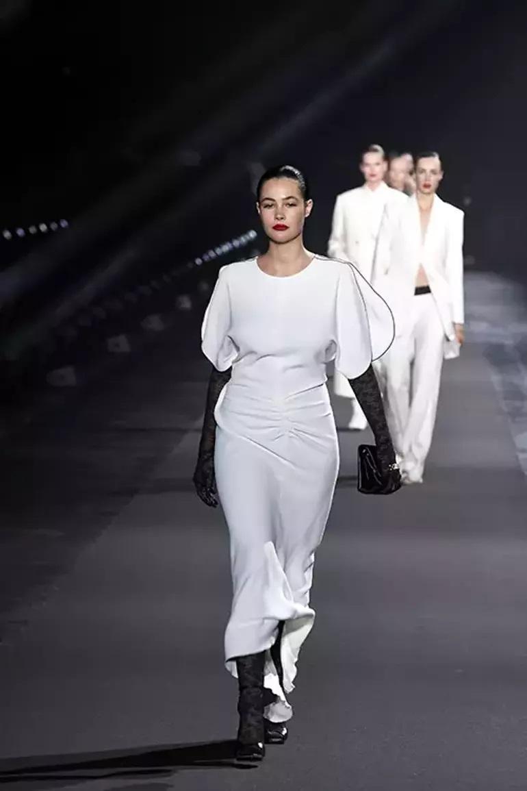 Onu da kendi gibi model yapmıştı… Anne kız değil abla kardeş gibiler 3 onu da kendi gibi model yapmisti anne kiz degil abla kardes gibiler 2 6ZKkvB9i