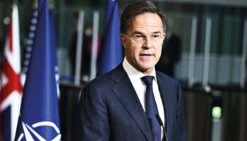 rutte putini masaya nasil cekecegimiz bir sir F1UKtvDZ