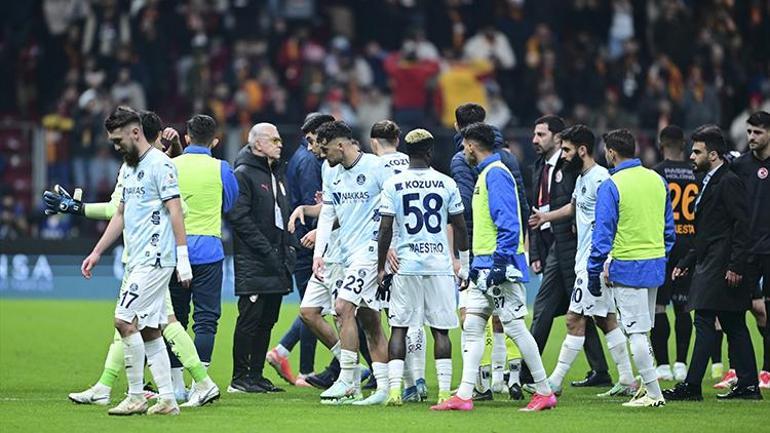Süper Lig için çok konuşulacak öneri: Sahadan çekilen doğrudan bir alt kümeye düşürülsün 2 super lig icin cok konusulacak oneri sahadan cekilen dogrudan bir alt kumeye dusurulsun 1 GkfBAwHD