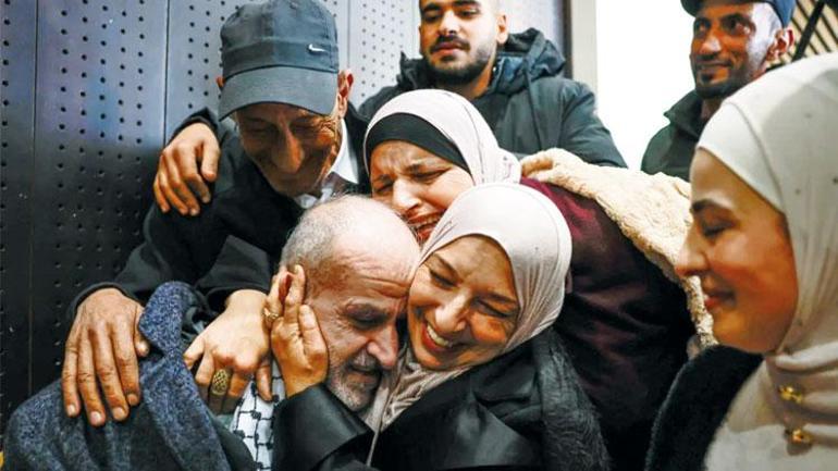Takasta 5’inci tur... İsrail, rehinelerin kilo kaybına tepki gösterdi 2 takasta 5inci tur israil rehinelerin kilo kaybina tepki gosterdi 1 n18YSRk6