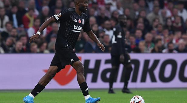 Transferde büyük sürpriz! Galatasaray derken imzaya gidiyor, Fenerbahçe'nin hamle... 1 transferde buyuk surpriz galatasaray derken imzaya gidiyor fenerbahcenin hamle 0 Ja6Z4Gbl