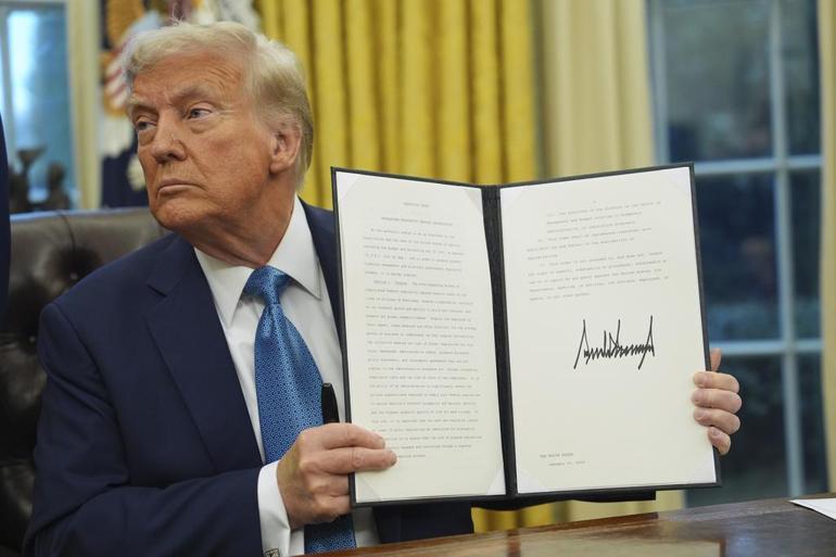 Trump dediğini yaptı: Ticaret savaşı resmen başladı.... Kanada ve Meksika'dan misilleme kararı! B planı devreye giriyor 1 trump dedigini yapti ticaret savasi resmen basladi kanada ve meksikadan misilleme karari b plani kiv9tHO9
