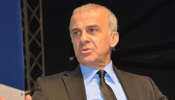 turk futbolu ve fenerbahcenin efsane ismi oguz cetin yogun bakima kaldirildi JcH517XH