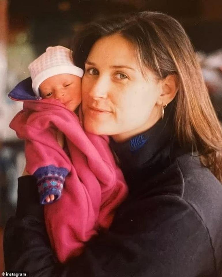 Üç kız doğurdu, üçü de hayırlı evlat çıktı: Her şey bu güzel aile için 2 uc kiz dogurdu ucu de hayirli evlat cikti her sey bu guzel aile icin 9YkqLDsd
