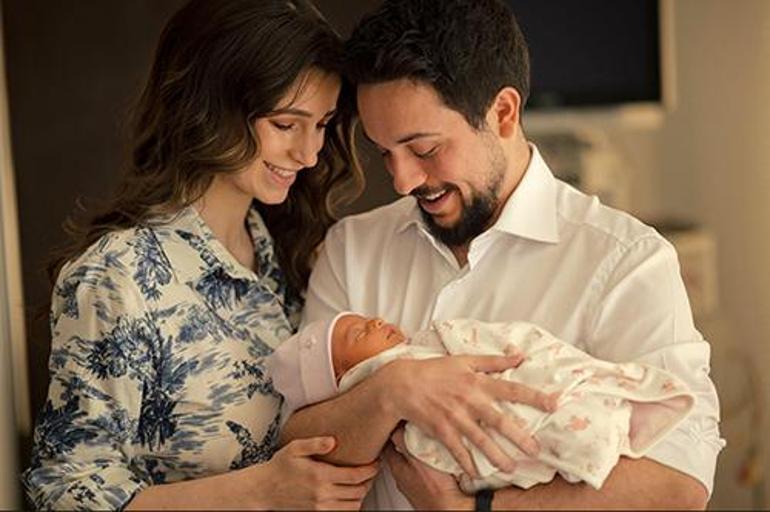 unlu ailenin nesesi dedesinin bir numarasi bir dokunusuyla butun dertler tasalar ucup gitti 2 TFPiU4BV