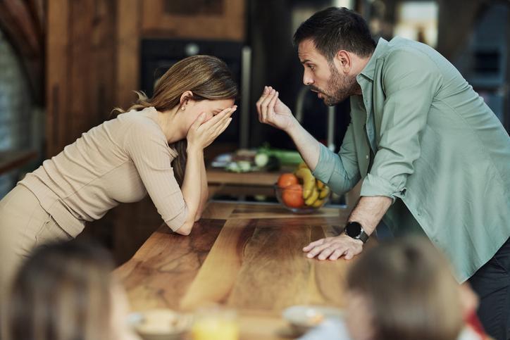 Uzmanı anlattı: Her yalan gaslighting değildir... İlişkilerde 'gaslighting' kurbanı olduğunuzu gösteren 3 işaret 2 uzmani anlatti her yalan gaslighting degildir iliskilerde gaslighting kurbani oldugunuzu gosteren 3 isaret 1 Rw4NXmIf