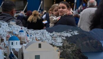 yunanistanda korku dolu bekleyis suruyor simdi de yagma alarmi atinada yeni acil durum toplantisi 6dw8eRv6