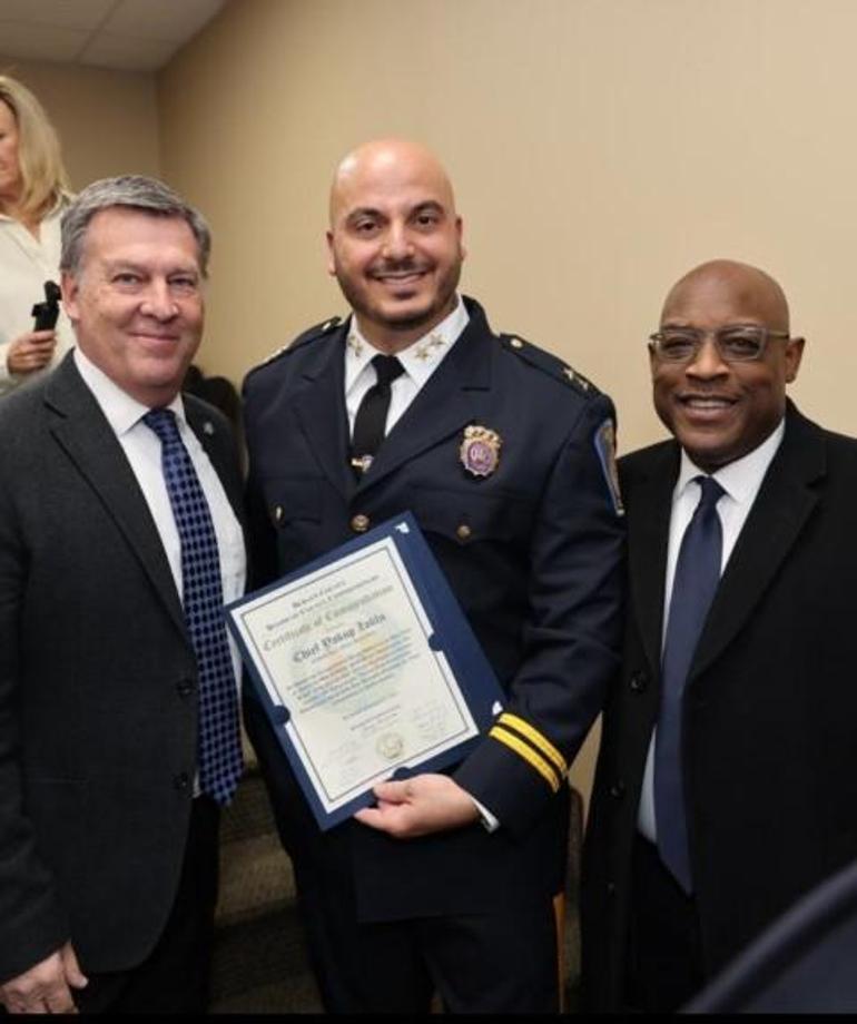 ABD'de New Jersey'de uzun yıllardır polislik yapan Türk'e şeflik görevi 1 abdde new jerseyde uzun yillardir polislik yapan turke seflik gorevi 0 fk85KAyh