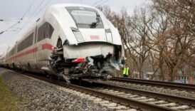 almanyada yolcu treni tirla carpisti olu ve yaralilar var UZYjAurl