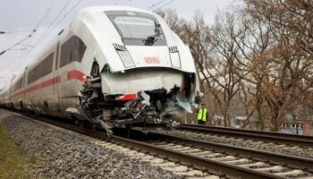almanyada yolcu treni tirla carpisti olu ve yaralilar var UZYjAurl