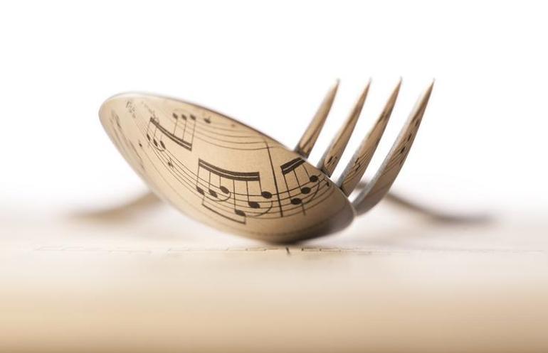 Araştırma sonuçları şaşırttı | Yemek yerken dinlediğiniz müzik türü iştahınızı etkiliyor! Klasik müzik dinlemek zayıflatıyor 2 arastirma sonuclari sasirtti yemek yerken dinlediginiz muzik turu istahinizi etkiliyor klasik muzik dinlemek swEdKzit